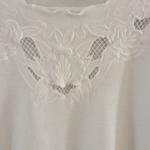 Spring Harbor Collections White Short Sleeve Top - Picture 2 of 5